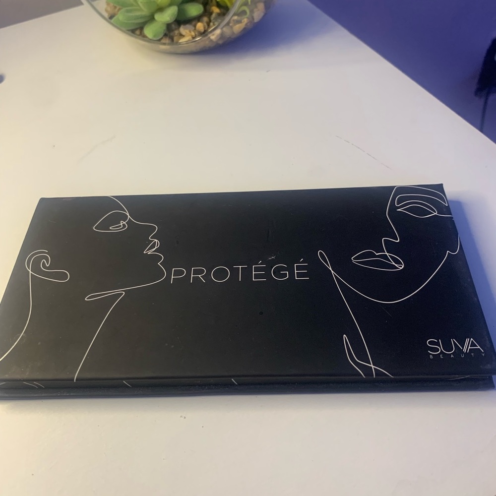 Eyeshadow - Picture 2 of 4